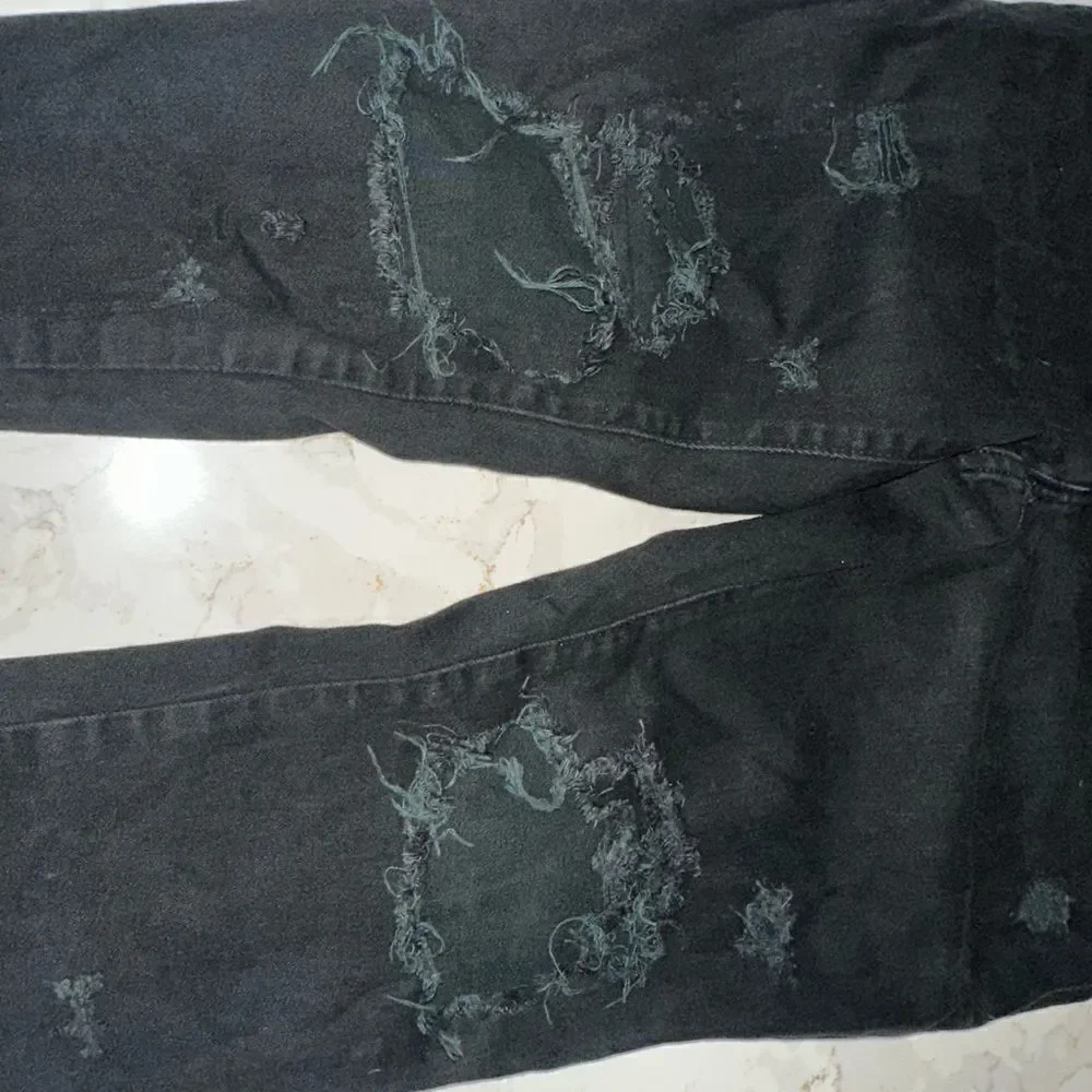 Men’s Distressed Levi’s